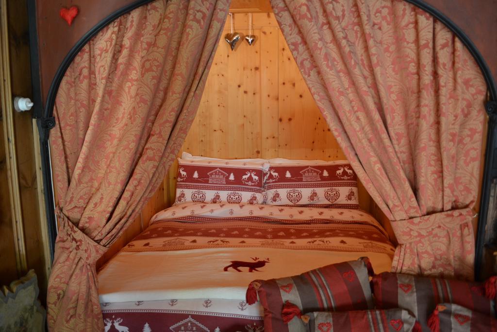 B&B La Tana Dell'Orso - Die Baerenhoehle Castello-Molina di Fiemme Exteriör bild